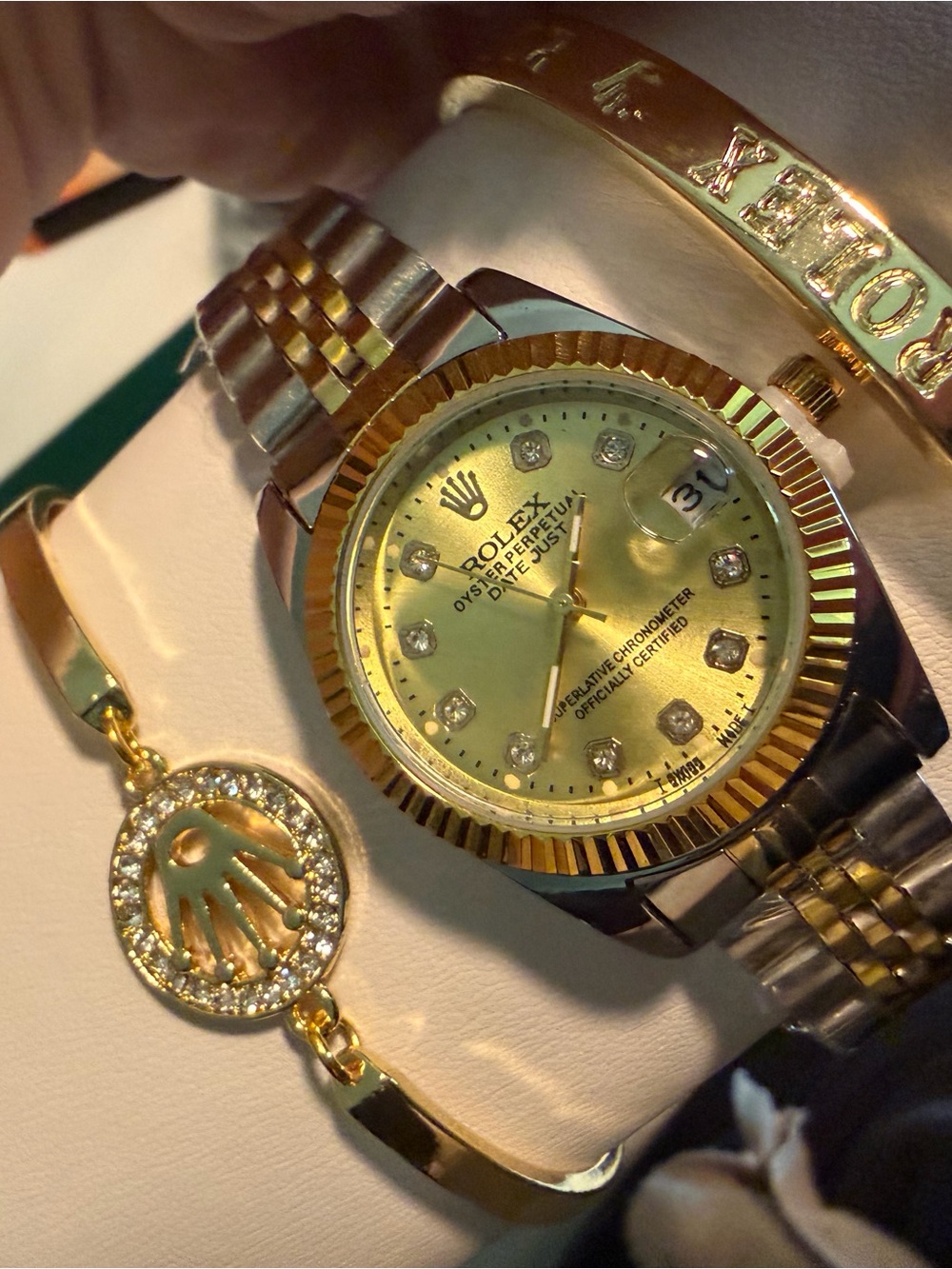 3 piece women’s gold set with watch and bracelet 31mm